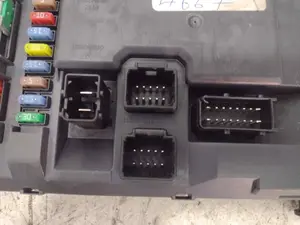 Foto de CAJA RELES / FUSIBLES CITROEN DS3 1.6 e-HDi FAP (92 CV / 68 KW) referencia 9666952280 foto 6
