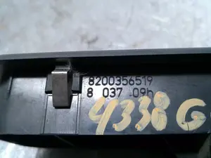 Foto de MANDO ELEVALUNAS DELANTERO IZQUIERDO RENAULT CLIO III 1.5 dCi Diesel CAT (86 CV / 63 KW) referencia 8200356519 foto 2