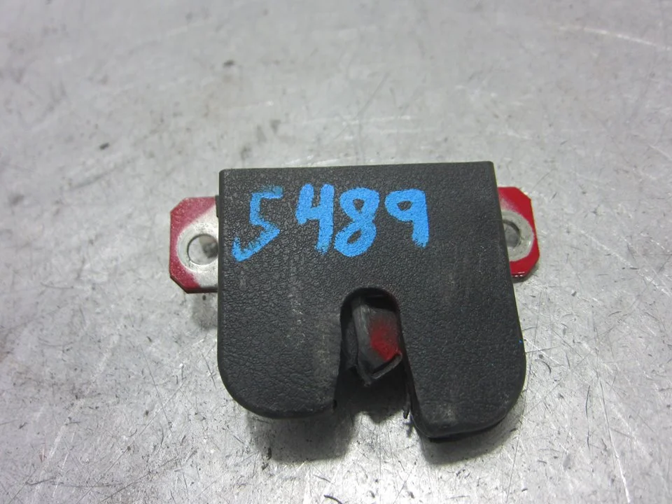 Foto de CERRADURA MALETERO / PORTON SEAT IBIZA (6L1) 1.4 16V (75 CV / 55 KW) referencia 6L6827505A