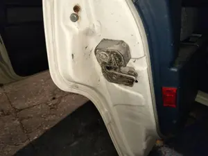 Foto de CERRADURA PUERTA TRASERA IZQUIERDA VOLVO SERIE 740 BERLINA/FAMILIAR