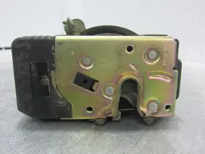 Foto de CERRADURA PUERTA DELANTERA DERECHA OPEL ASTRA G BERLINA 1.6  (75 CV / 55 KW) referencia 90561154