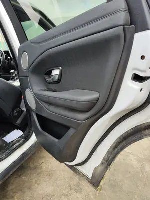 Foto de GUARNECIDO PUERTA TRASERA DERECHA LAND ROVER RANGE ROVER EVOQUE 2.0 Td4 CAT (150 CV / 110 KW) foto 3