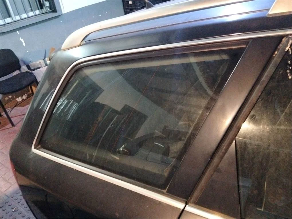 Foto de LUNA CUSTODIA TRASERA DERECHA AUDI ALLROAD QUATTRO QUATTRO (4B5)