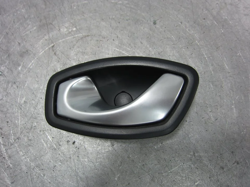 Foto de MANETA INTERIOR TRASERA IZQUIERDA RENAULT CLIO IV GRANDTOUR 0.9 Energy (90 CV / 66 KW) referencia 826730001R
