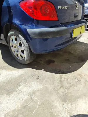 Foto de PARAGOLPES TRASERO PEUGEOT 307 BERLINA (S2) 1.4 16V CAT (KFU / ET3J4) (88 CV / 65 KW)