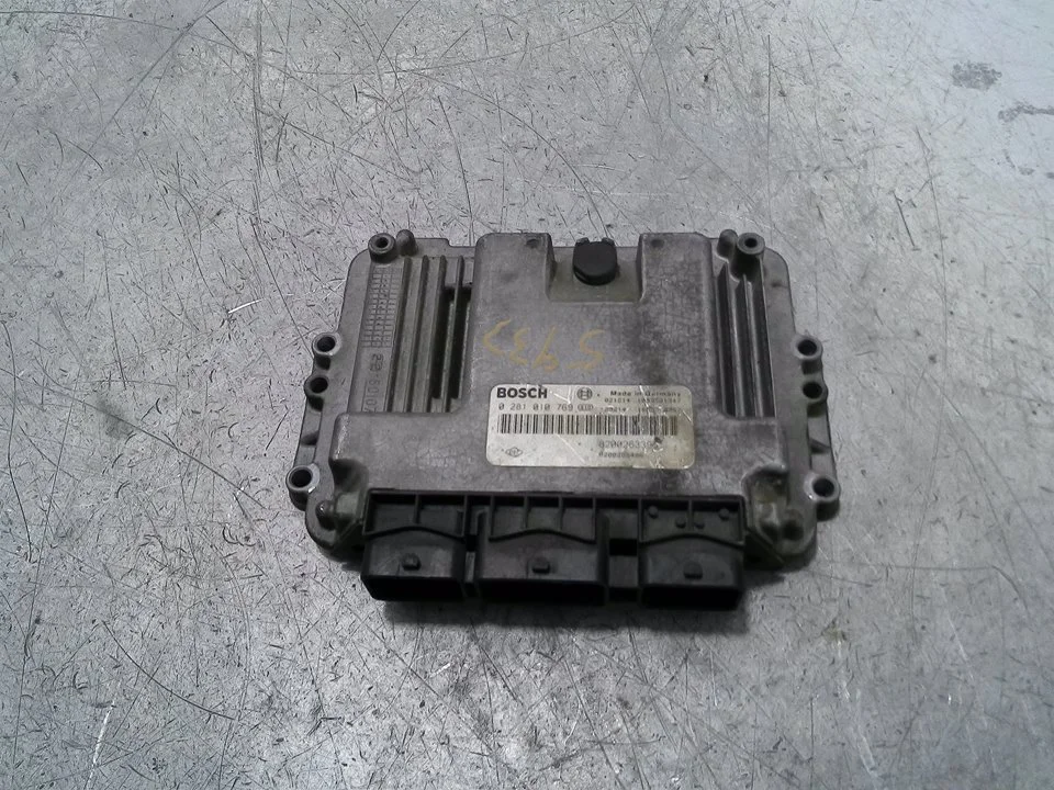 Foto de CENTRALITA MOTOR UCE RENAULT MEGANE II BERLINA 5P 1.9 dCi Diesel (120 CV / 88 KW) referencia 8200263396