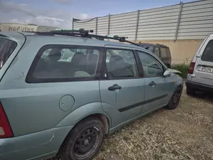 Foto de LUNA TRASERA DERECHA FORD FOCUS FAMILIAR (CAK) 1.8 TDDI Turbodiesel CAT (90 CV / 66 KW)
