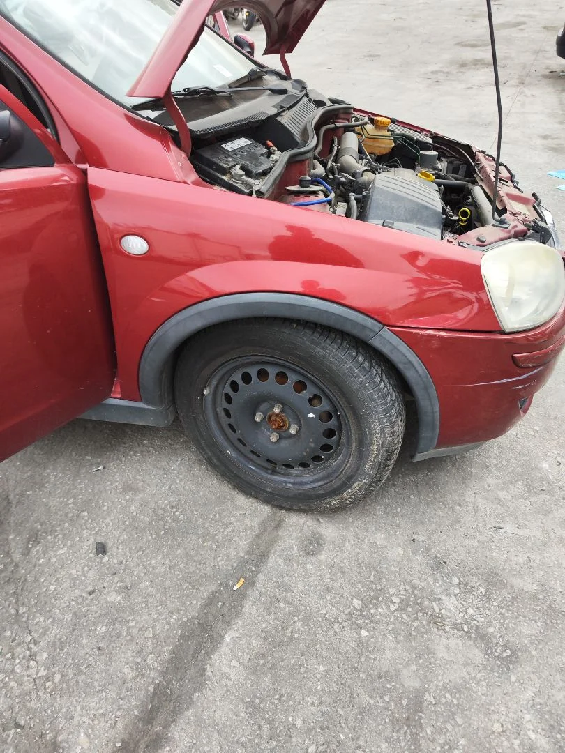 Foto de ALETA DELANTERA DERECHA OPEL CORSA C 1.4 16V (90 CV / 66 KW) referencia 9196449