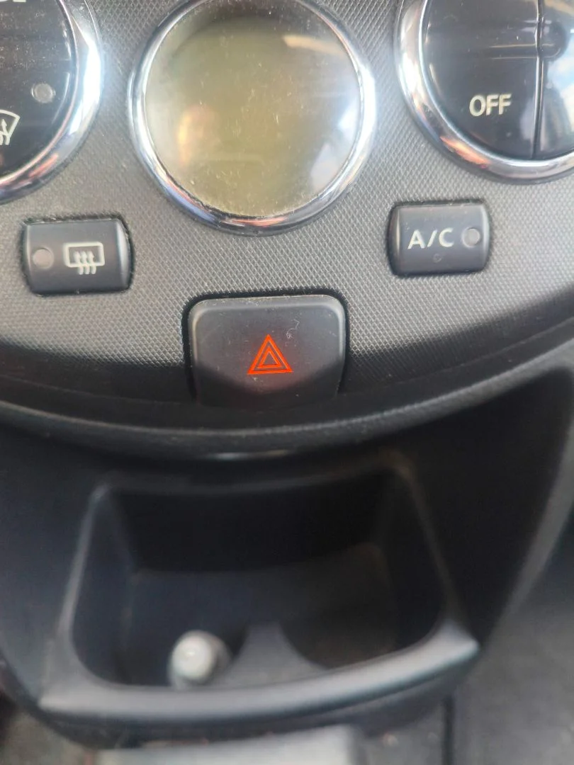 Foto de WARNING NISSAN NOTE (E11E) 1.4 CAT (88 CV / 65 KW)