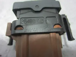 Foto de INTERRUPTOR RENAULT CLIO II FASE II (B/CB0) 1.5 dCi Diesel (82 CV / 60 KW) referencia 060037 foto 2