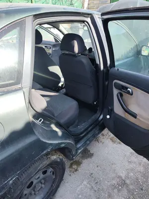 Foto de GOMAS CONTORNO PUERTA SEAT IBIZA (6L1) 1.9 TDI (101 CV / 74 KW)