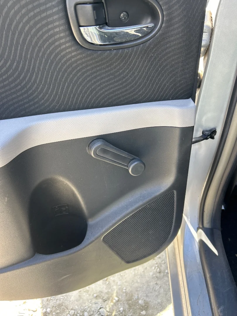 Foto de MANETA ELEVALUNAS TRASERA IZQUIERDA TOYOTA YARIS (KSP9/SCP9/NLP9) 1.3 16V CAT (101 CV / 74 KW)
