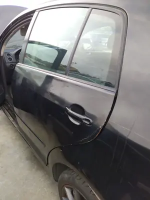 Foto de PUERTA TRASERA IZQUIERDA VOLKSWAGEN GOLF PLUS V (5M1) 1.9 TDI (105 CV / 77 KW)