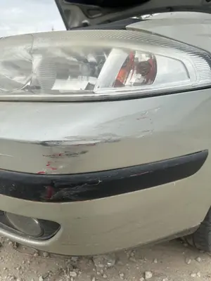 Foto de PARAGOLPES DELANTERO RENAULT LAGUNA II (BG0) 2.0 (135 CV / 99 KW) foto 4
