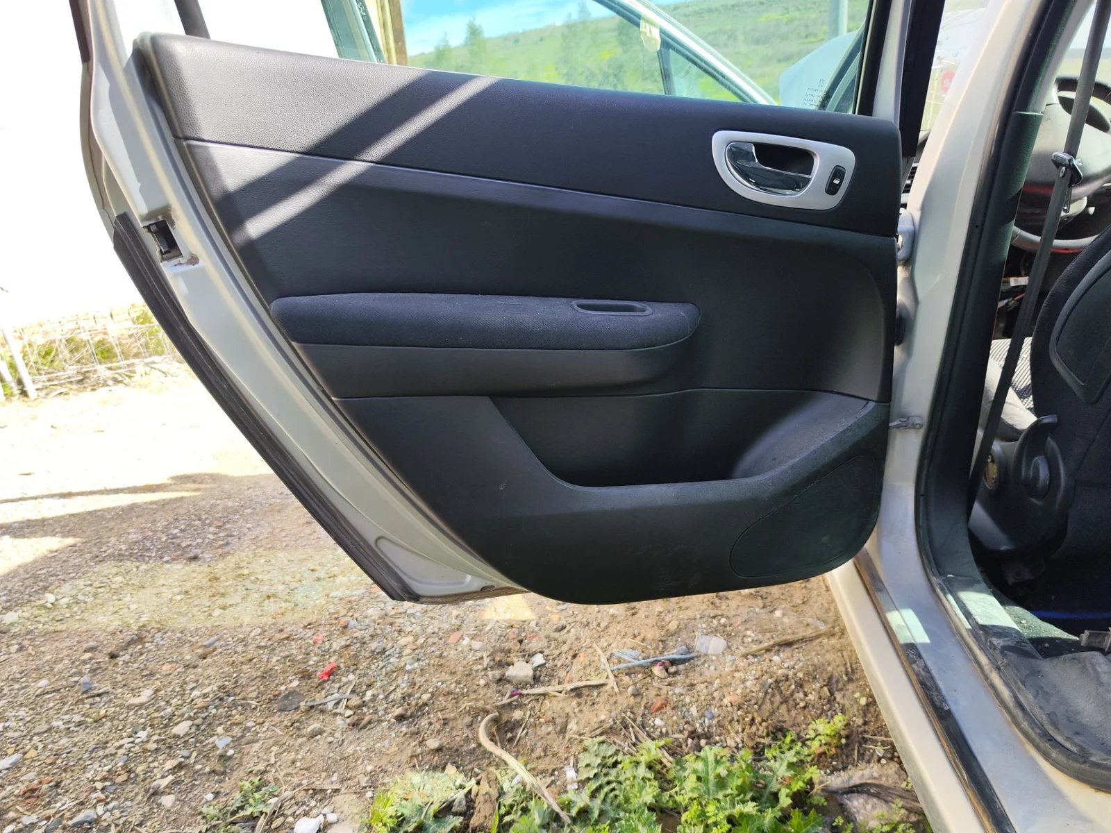 Foto de GUARNECIDO PUERTA TRASERA IZQUIERDA PEUGEOT 307 BREAK/ SW (S2) 2.0 16V HDi FAP CAT (RHR / DW10BTED4) (136 CV / 100 KW)
