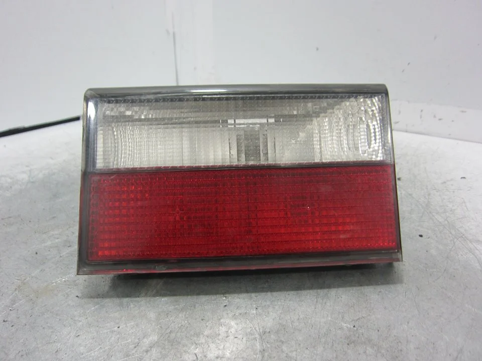 Foto de PILOTO TRASERO DERECHO INTERIOR CITROEN XANTIA BERLINA 2.0 HDi (109 CV / 80 KW) referencia 22240234