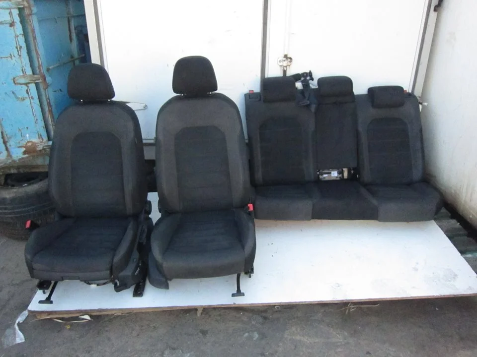 Foto de JUEGO ASIENTOS COMPLETO VOLKSWAGEN GOLF VII BERLINA (BQ1/BE2) 1.6 TDI (116 CV / 85 KW) referencia 5Q4881106Q
