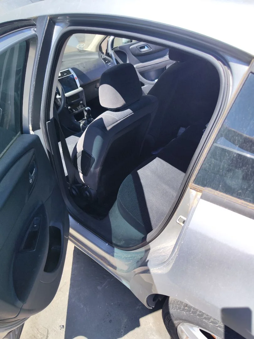 Foto de GOMAS CONTORNO PUERTA CITROEN C4 BERLINA 1.6 16V HDi (90 CV / 66 KW)