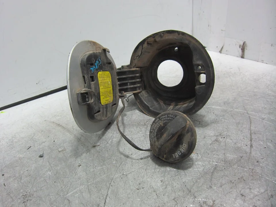 Foto de TAPA EXTERIOR COMBUSTIBLE ALFA ROMEO GIULIETTA (191) 2.0 JTDM CAT (175 CV / 129 KW) referencia 50518948