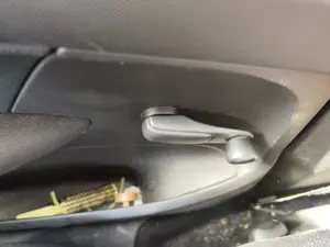 Foto de MANETA ELEVALUNAS TRASERA IZQUIERDA PEUGEOT 308 1.6 16V (120 CV / 88 KW)