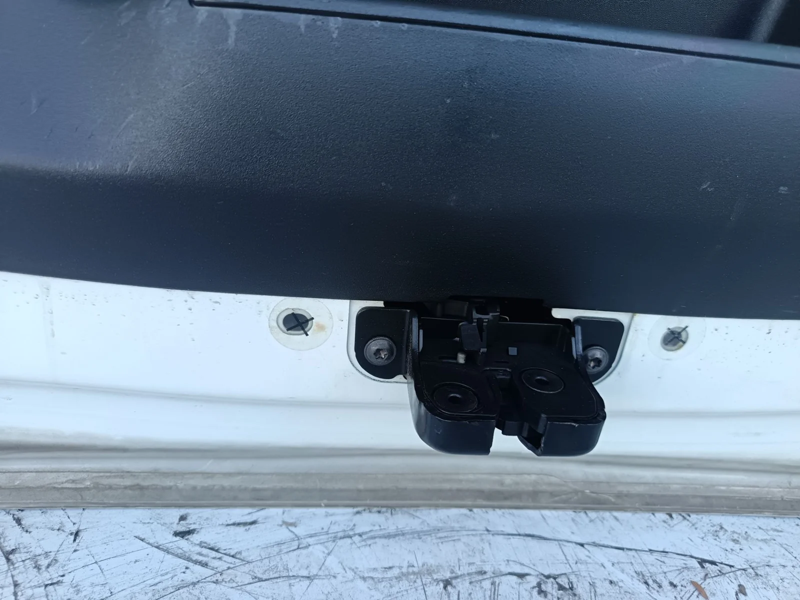 Foto de CERRADURA MALETERO / PORTON DACIA DUSTER I 1.5 dCi Diesel CAT (86 CV / 63 KW) referencia 905030010R