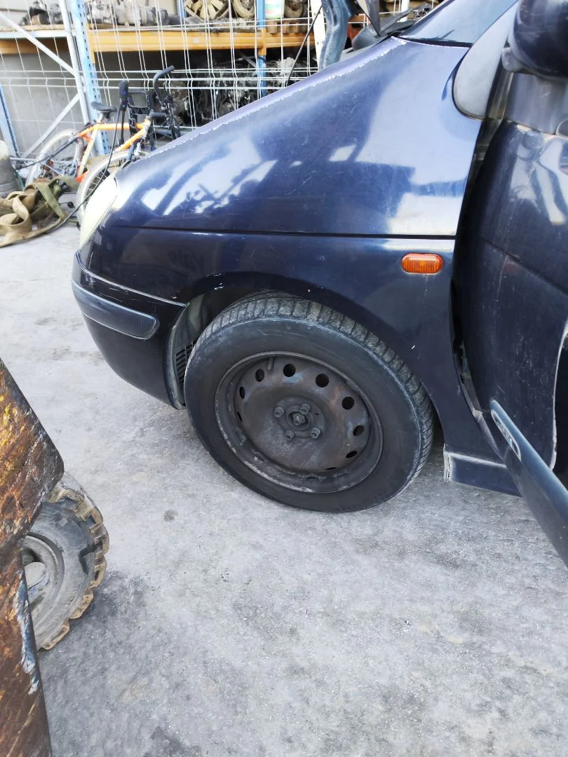 Foto de ALETA DELANTERA IZQUIERDA RENAULT SCENIC I (JA...) 1.9 dCi Diesel CAT (102 CV / 75 KW) referencia 7751474880
