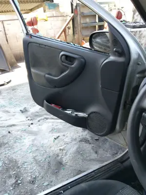 Foto de ELEVALUNAS DELANTERO IZQUIERDO OPEL CORSA C 1.2 16V CAT (Z 12 XE / LW4) (75 CV / 55 KW)