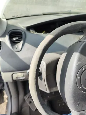 Foto de VOLANTE RENAULT SCENIC II (JM) 1.9 dCi Diesel (120 CV / 88 KW) referencia 484005500R foto 2