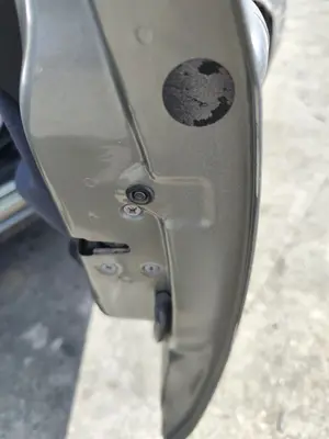 Foto de CERRADURA PUERTA DELANTERA DERECHA NISSAN PRIMERA BERLINA (P12) 1.9 16V Turbodiesel CAT (120 CV / 88 KW) referencia 80500BA20B