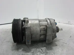 Foto de COMPRESOR AIRE ACONDICIONADO MITSUBISHI SPACE STAR (DG0) referencia 8200040681 foto 2