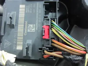 Foto de CENTRALITA ELEVALUNAS ELECTRICOS PORSCHE CAYENNE (TIPO 92A) 4.8 V8 CAT (400 CV / 294 KW) referencia 7PP959792L foto 3