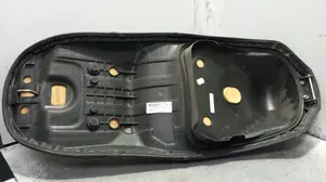 Foto de ASIENTO HONDA SH 300I 279 cm3 - 20 kW (27 CV / 20 KW) referencia 772-KTW-9000 foto 2