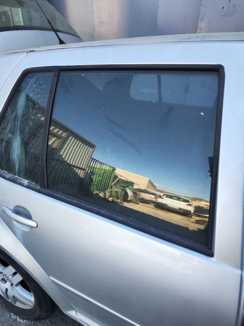 Foto de LUNA TRASERA DERECHA VOLKSWAGEN GOLF IV BERLINA (1J1)(10.1997) 1.9 TDI (131 CV / 96 KW)