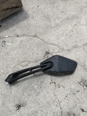 Foto de RETROVISOR IZQUIERDO APRILIA SR 50 50 cm3 - 3.1 kW (0 CV / 0 KW) foto 2