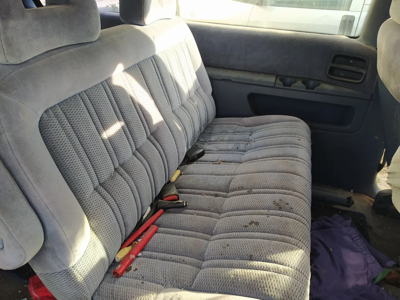 Foto de ENGANCHE CINTURON TRASERO DERECHO CHRYSLER VOYAGER GS 2.5 Turbodiesel (116 CV / 85 KW)