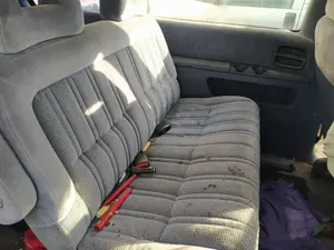 Foto de ENGANCHE CINTURON TRASERO DERECHO CHRYSLER VOYAGER GS 2.5 Turbodiesel (116 CV / 85 KW)