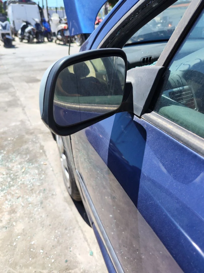 Foto de RETROVISOR IZQUIERDO PEUGEOT 307 BERLINA (S2) 1.4 16V CAT (KFU / ET3J4) (88 CV / 65 KW)