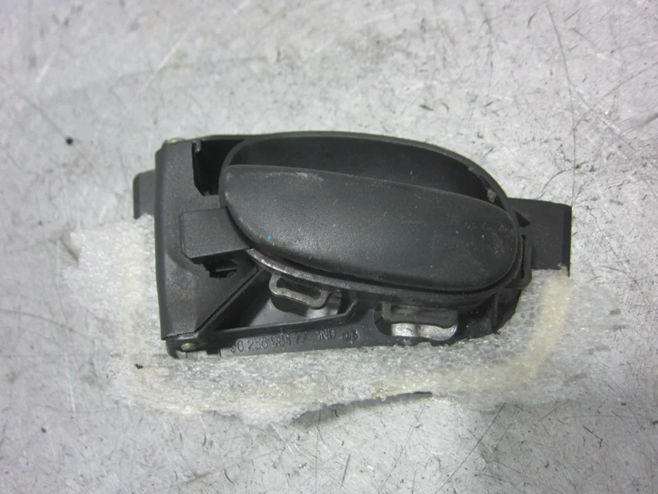 Foto de MANETA EXTERIOR DELANTERA IZQUIERDA PEUGEOT 206 1.4 (75 CV / 55 KW) referencia 9623698477