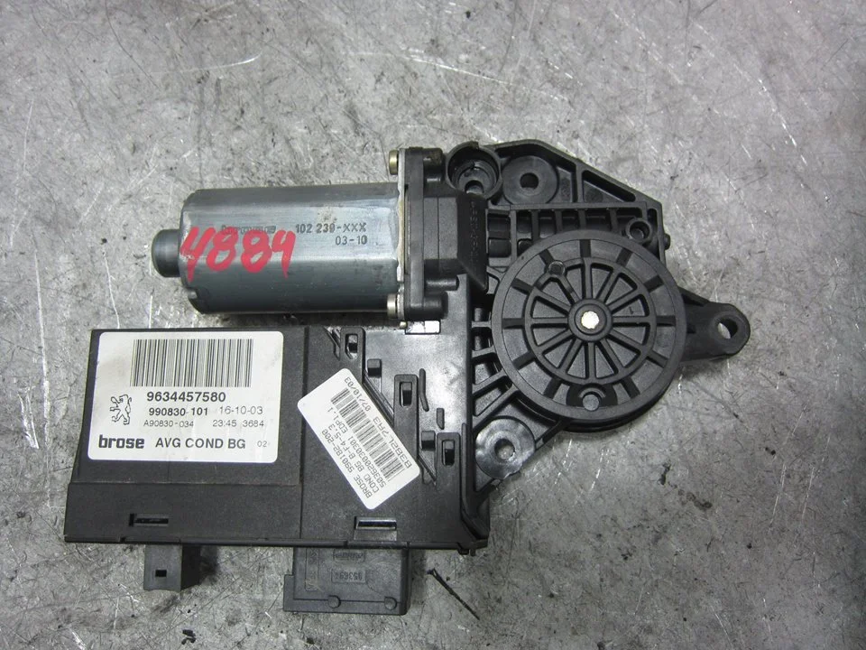 Foto de MOTOR ELEVALUNAS DELANTERO IZQUIERDO PEUGEOT 307 (S1)(04.2001) 1.4 HDi (68 CV / 50 KW) referencia 9634457580