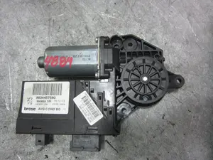 Foto de MOTOR ELEVALUNAS DELANTERO IZQUIERDO PEUGEOT 307 (S1)(04.2001) 1.4 HDi (68 CV / 50 KW) referencia 9634457580 foto 1