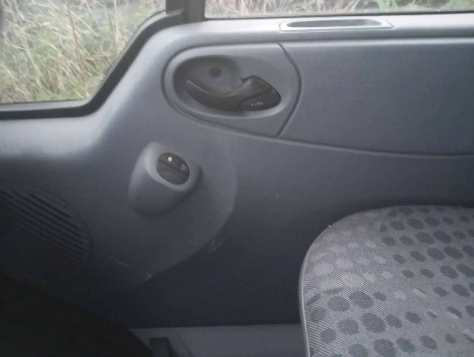 Foto de GUARNECIDO PUERTA DELANTERA DERECHA FORD TRANSIT COMBI (TT9) 2.2 TDCi CAT (116 CV / 85 KW)