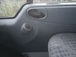 Foto de GUARNECIDO PUERTA DELANTERA DERECHA FORD TRANSIT COMBI (TT9) 2.2 TDCi CAT (116 CV / 85 KW)