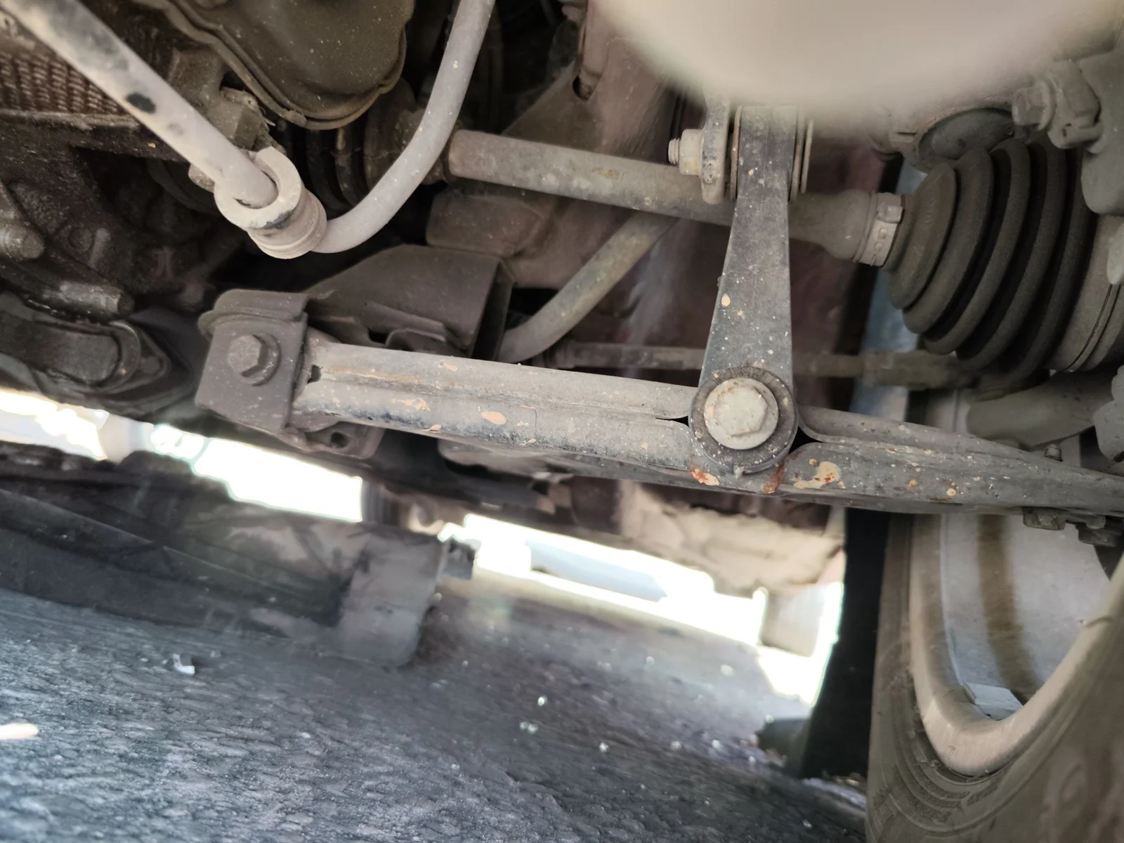 Foto de BRAZO SUSPENSION DELANTERO IZQUIERDO VOLKSWAGEN GOLF IV BERLINA (1J1)(10.1997) 1.9 TDI (90 CV / 66 KW)