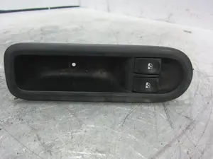 Foto de MANDO ELEVALUNAS DELANTERO IZQUIERDO RENAULT CLIO III 1.5 dCi Diesel FAP (75 CV / 55 KW) referencia 8200356513