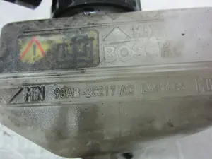 Foto de DEPOSITO LIQUIDO DE FRENOS FORD FOCUS FAMILIAR (CAK) 1.8 16V CAT (116 CV / 85 KW) referencia 98AB2C217AD foto 2