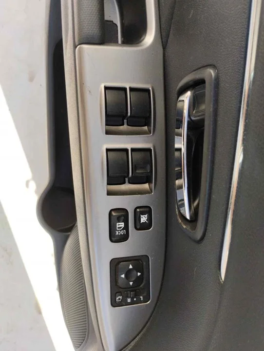 Foto de MANDO ELEVALUNAS DELANTERO IZQUIERDO MITSUBISHI ASX (GA0W) 1.6 CAT (117 CV / 86 KW)