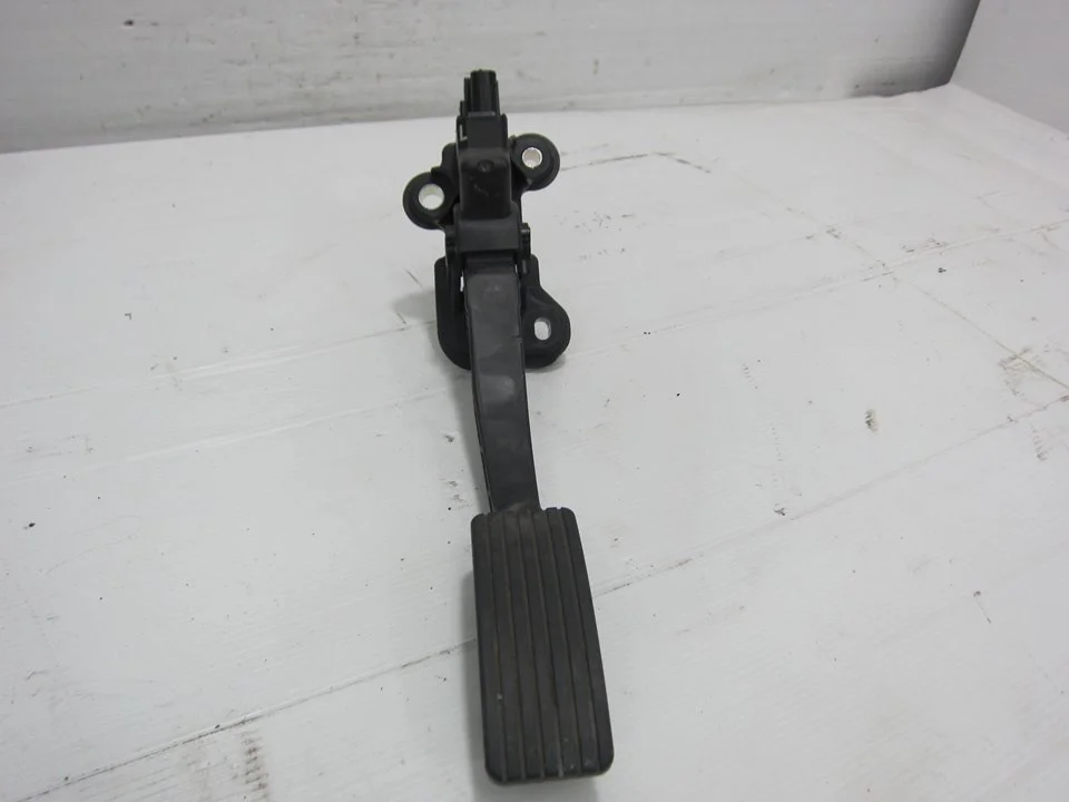 Foto de POTENCIOMETRO PEDAL MITSUBISHI ASX (GA0W) 1.6 CAT (117 CV / 86 KW) referencia 1600A102