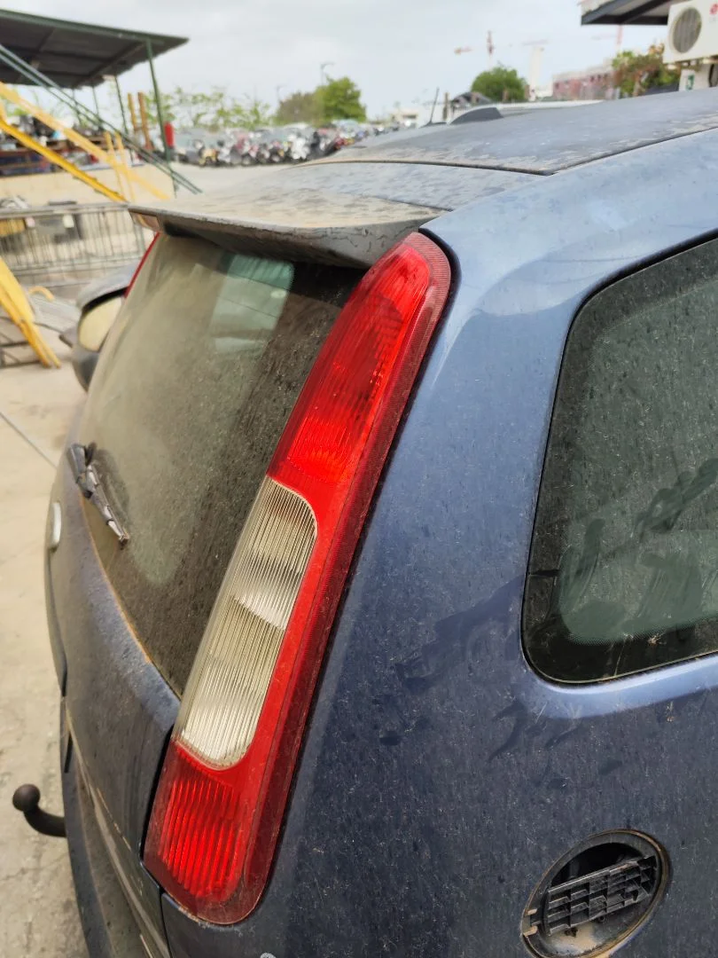 Foto de PILOTO TRASERO DERECHO FORD FOCUS C-MAX (CAP)(2003) 1.6 TDCi CAT (109 CV / 80 KW)