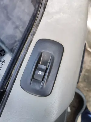 Foto de MANDO ELEVALUNAS DELANTERO IZQUIERDO OPEL VIVARO FURGÓN/COMBI 2.0 16V CDTI (114 CV / 84 KW)