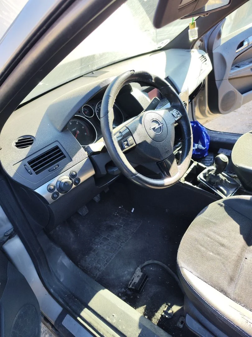 Foto de SALPICADERO OPEL ASTRA H TWIN TOP 1.9 16V CDTI CAT (Z 19 DTH / LRD) (150 CV / 110 KW) referencia 13149016
